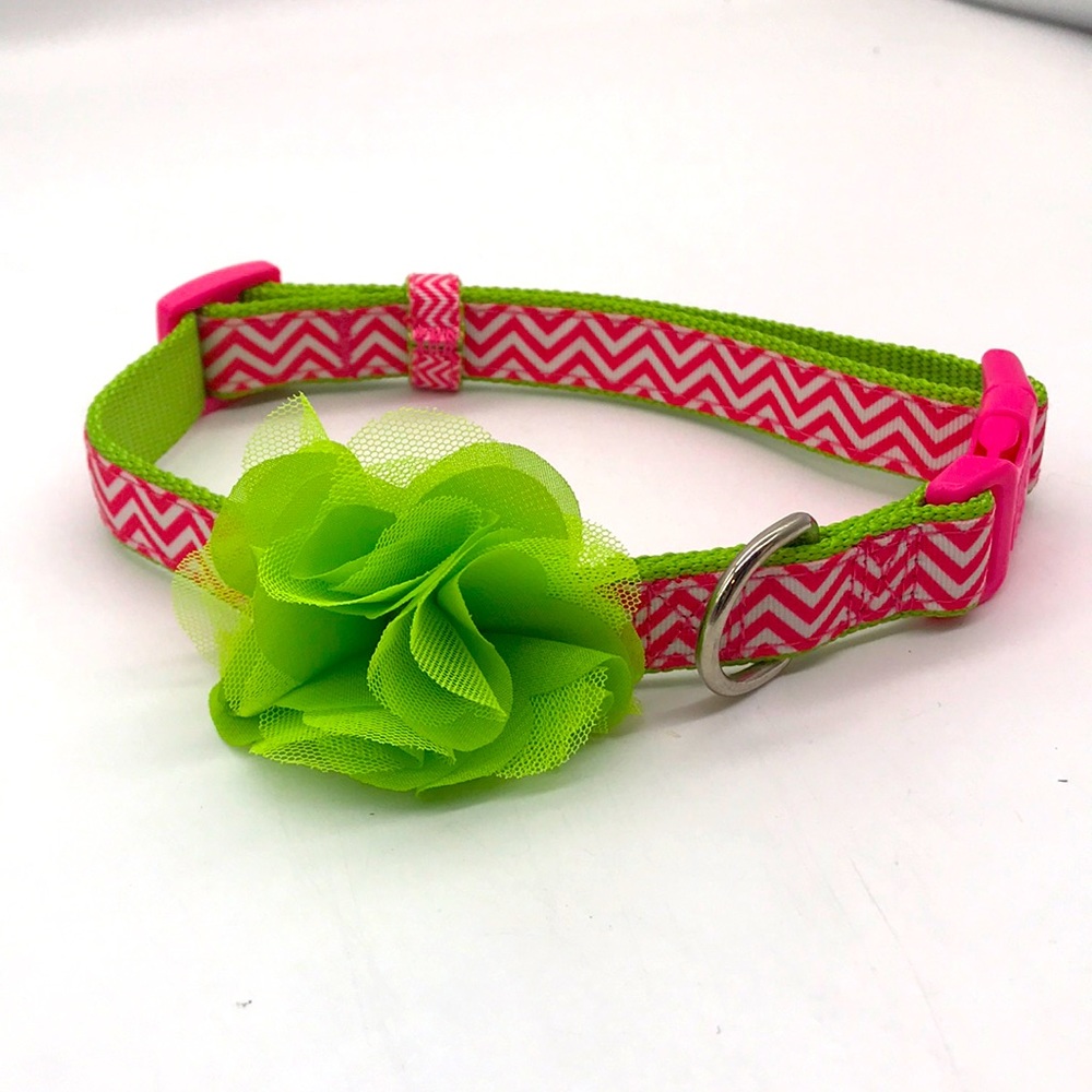 Martha Stewart Pets Chevron Pink/White on Lime Green Pattern/Netting Flower